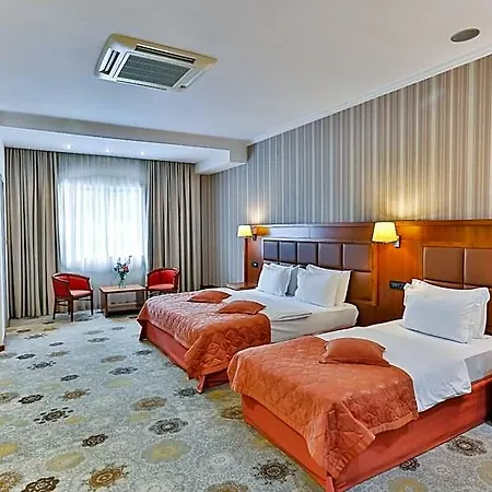 Kings Park Hotel 4*